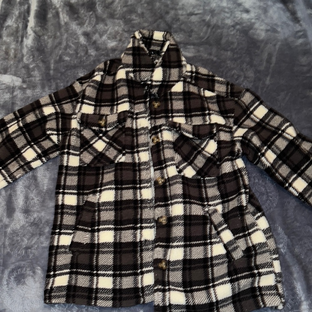 Black and white fleece flannel jacket from Fashionnova. Size large, runs big